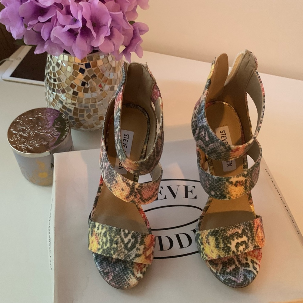 Snake skin print heels - Picture 3 of 3